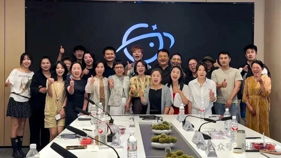 粉鱼星球 AI 生态主理人私享会嘉宾合影