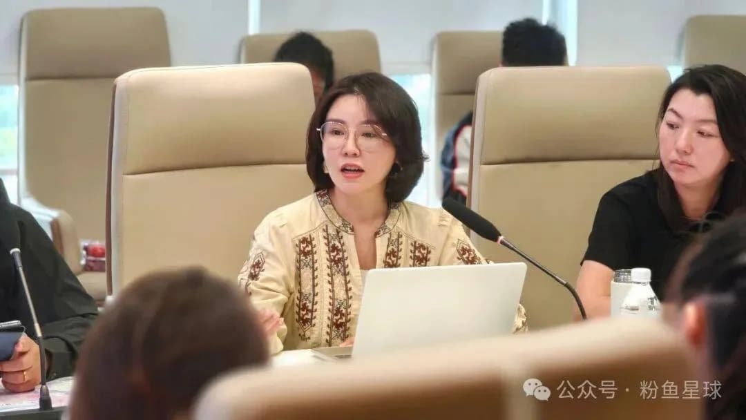 粉鱼星球联合创始人兼 CEO Eva Zhai 在现场分享