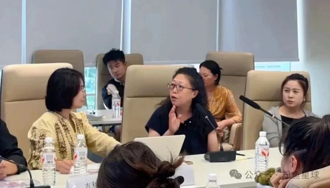 张国芳女士在现场发言